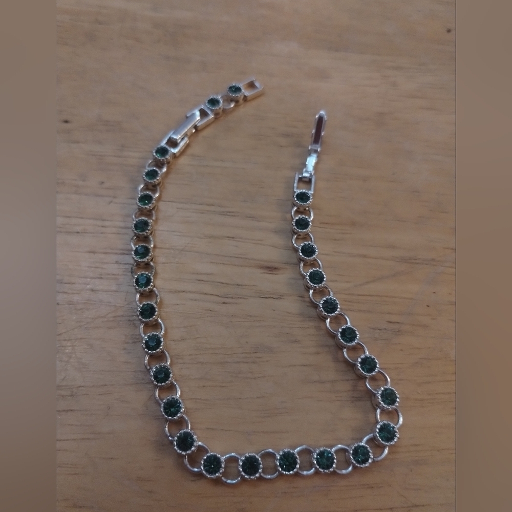 Elegant Women's Green Bracelet With Extension